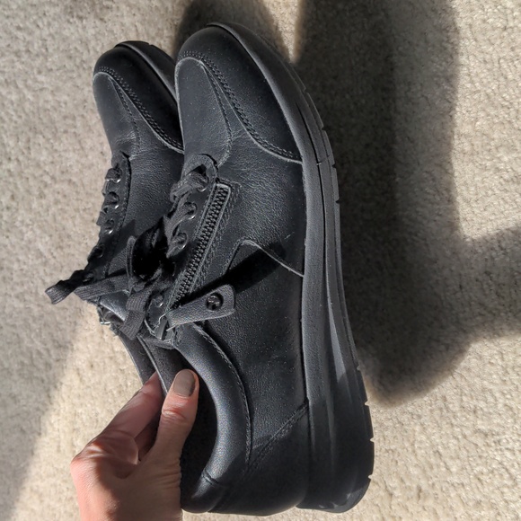 Revere Boston Women's Side Zip Comfort Casual Sneaker, new wo tag - Picture 2 of 4